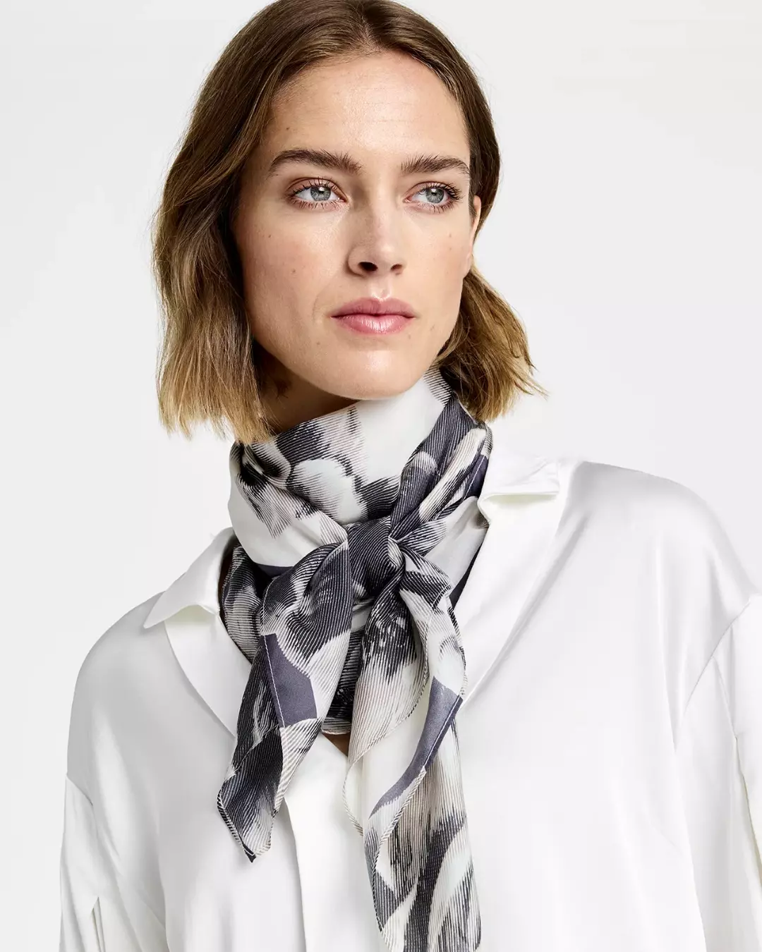 Allis, printed silk scarf - Pale Sand