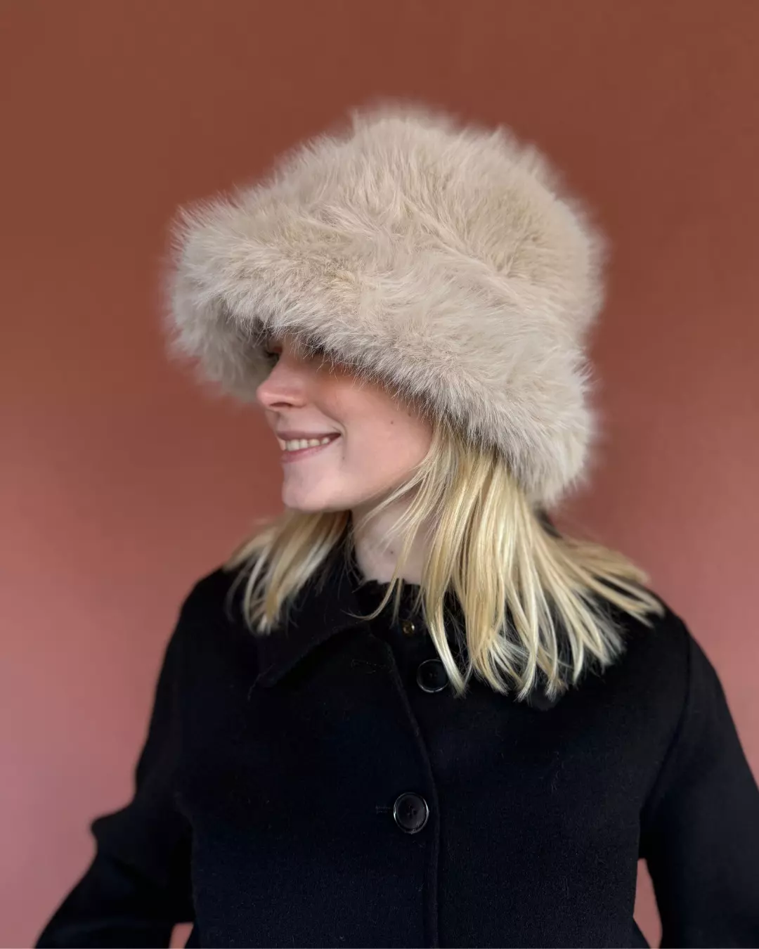 Aurora Fuskepels hatt - Lys Beige
