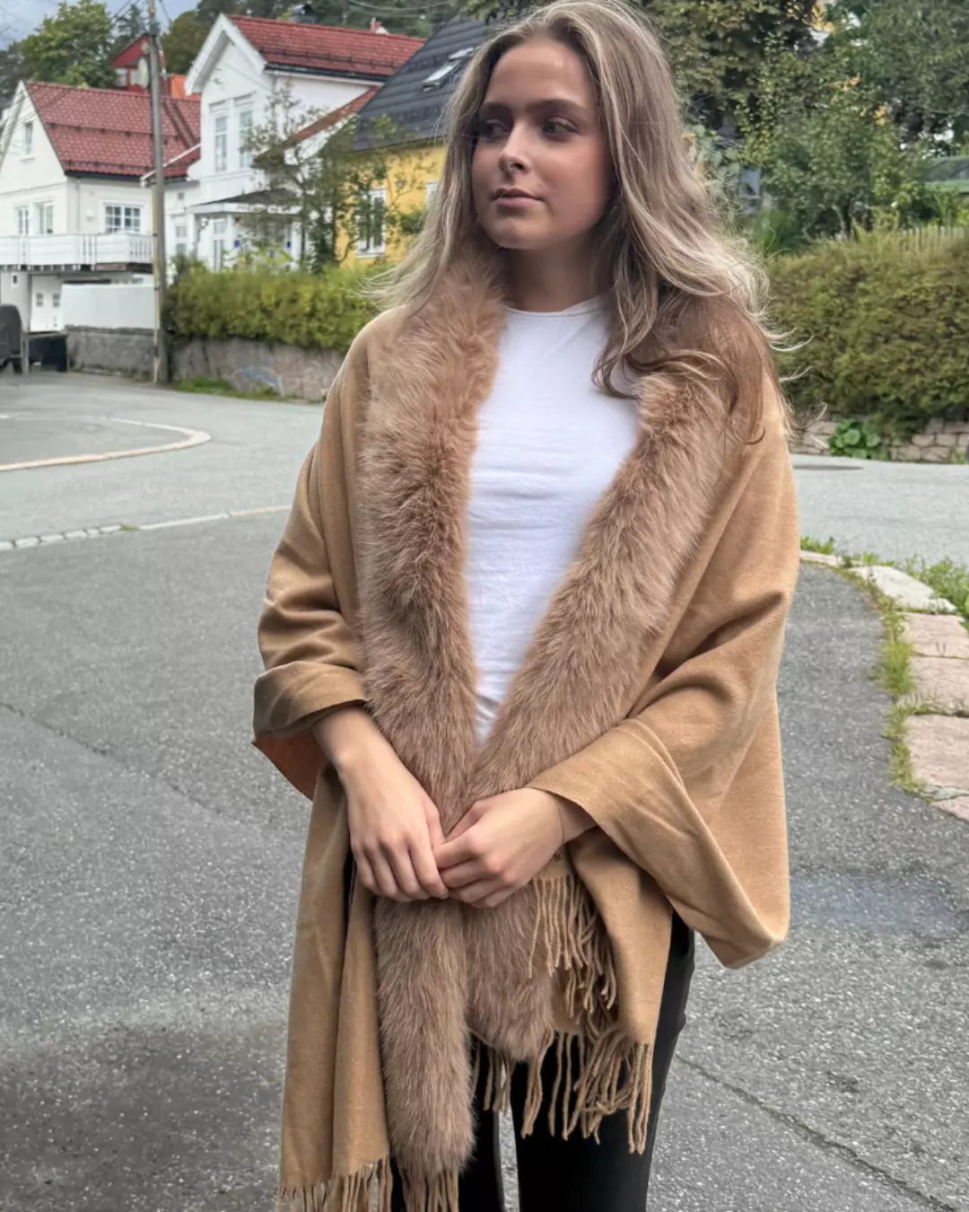 Jackie Ullskjerf m/fuskepels - Kamel