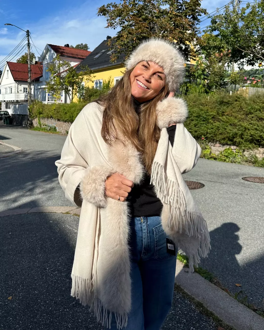 Jackie ullskjerf m/fuskepels - Lys Beige