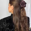 Hårklype blomst satenglook - Burgunder