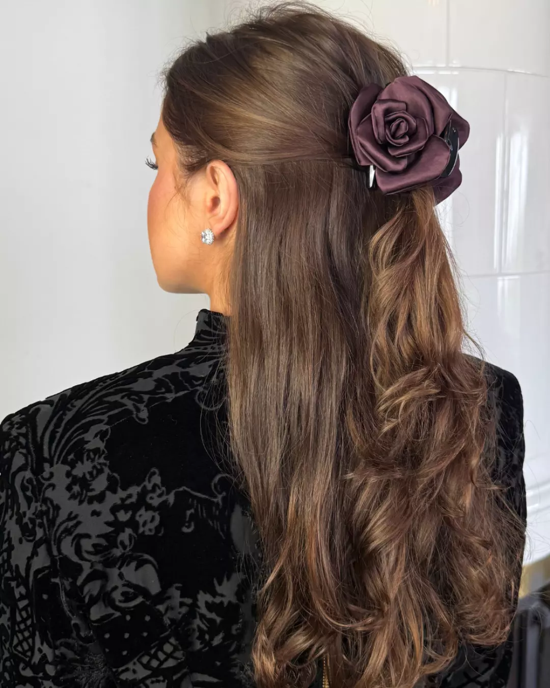 Hårklype blomst satenglook - Burgunder