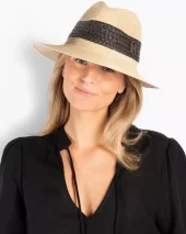 Allesandra Strawhat - Humus