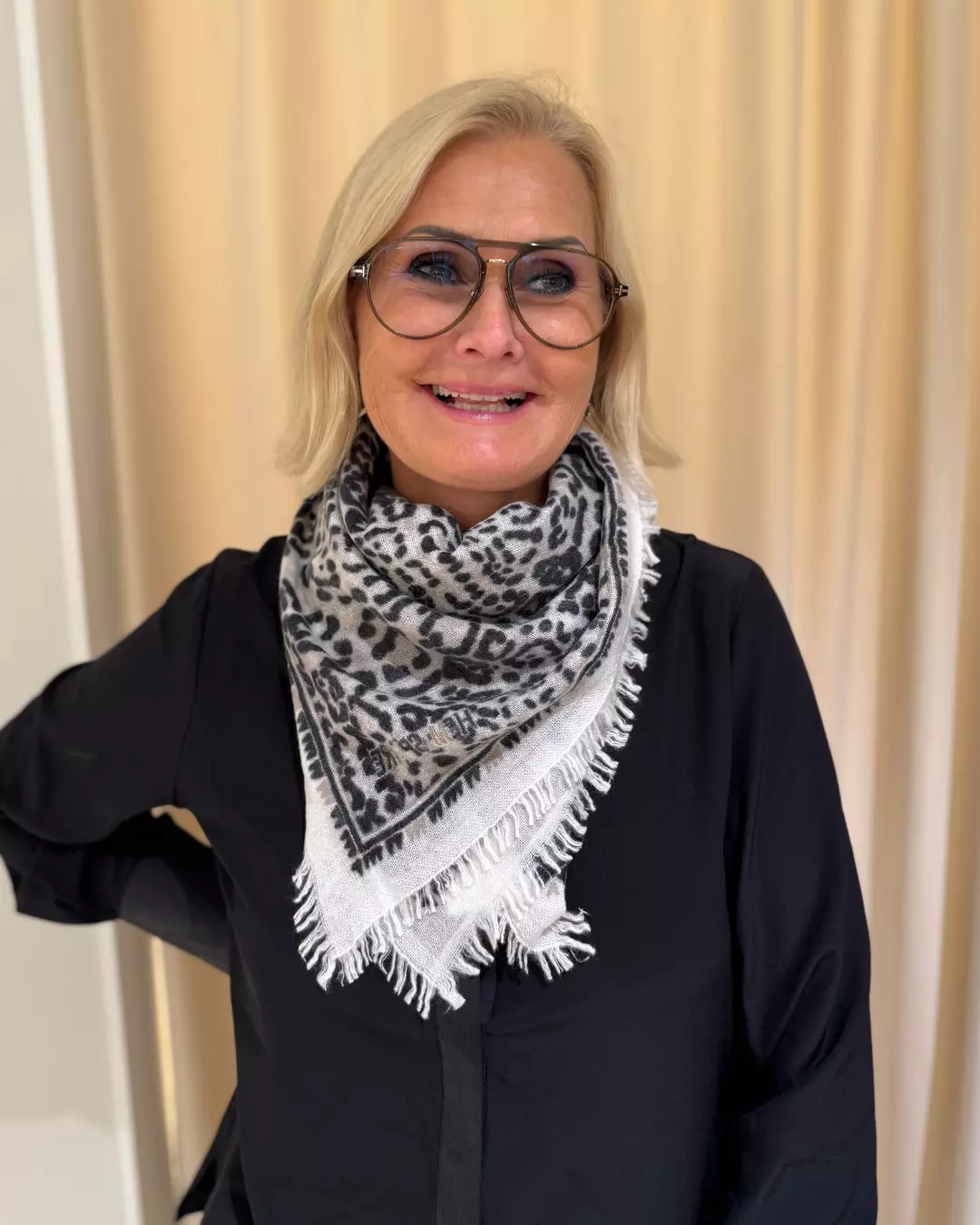 Psanthernick-BR Scarf Leo 90x90 - Beige