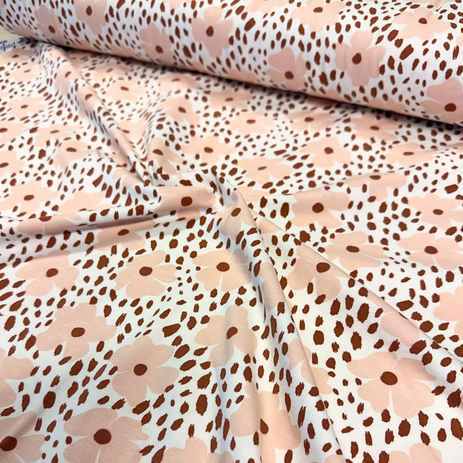 Hvit m/ lyserosa blomster 051 - Jersey - økotex