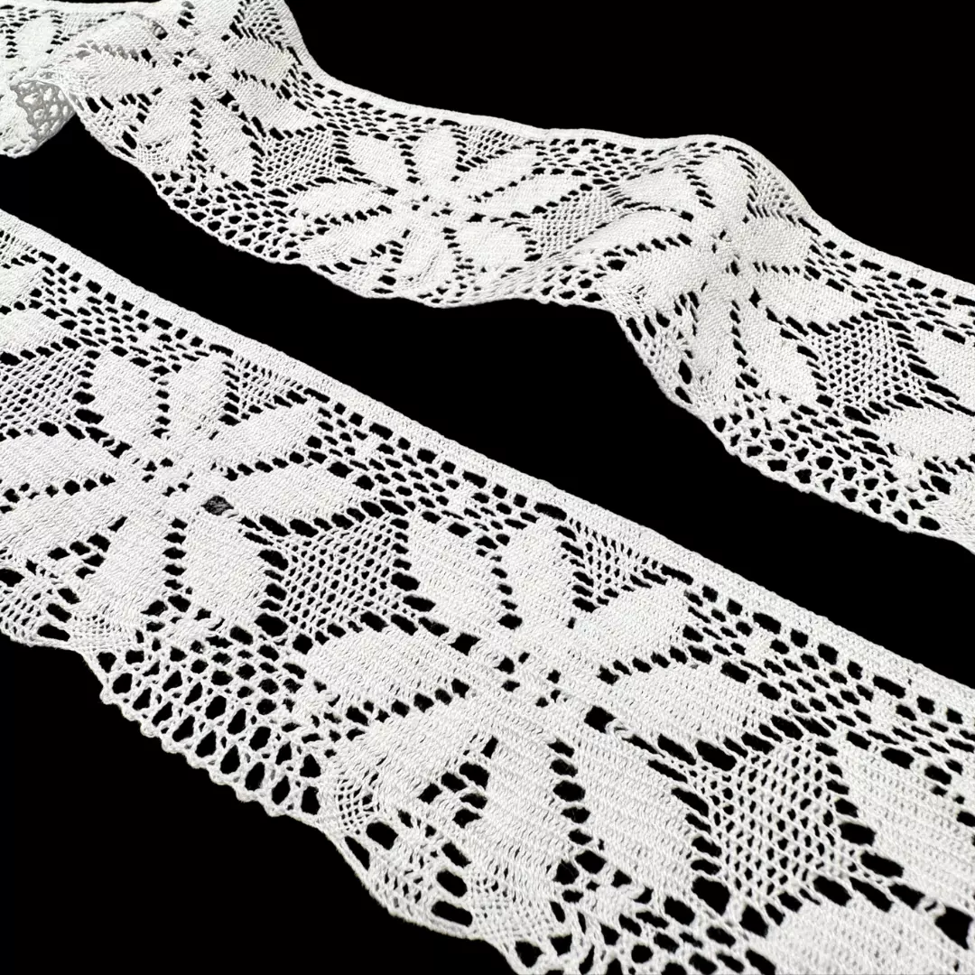 Myk hvit - 5,8cm - Heklet blonde