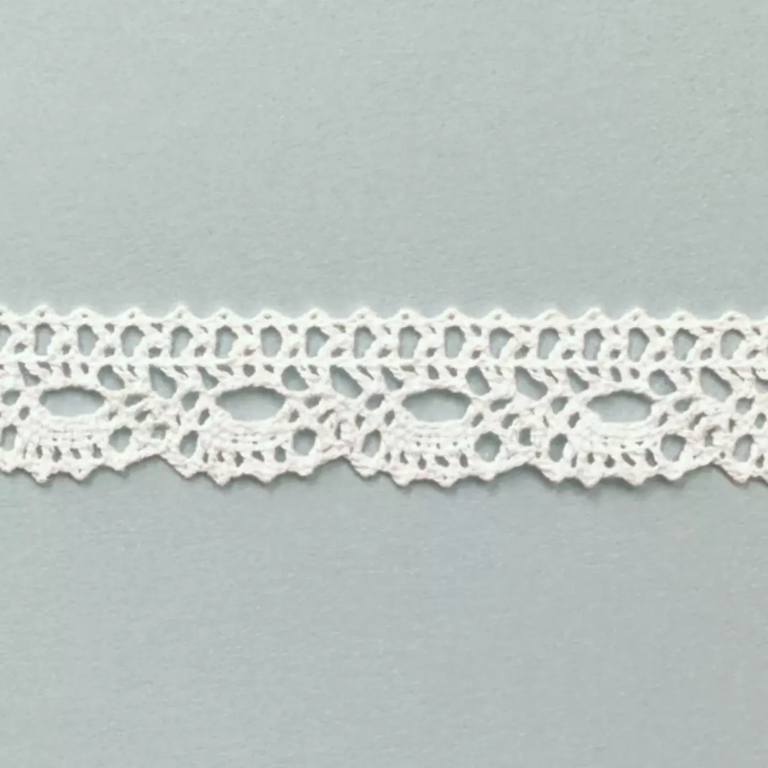 Hvit B0913 009 - 2cm - Heklet blonde