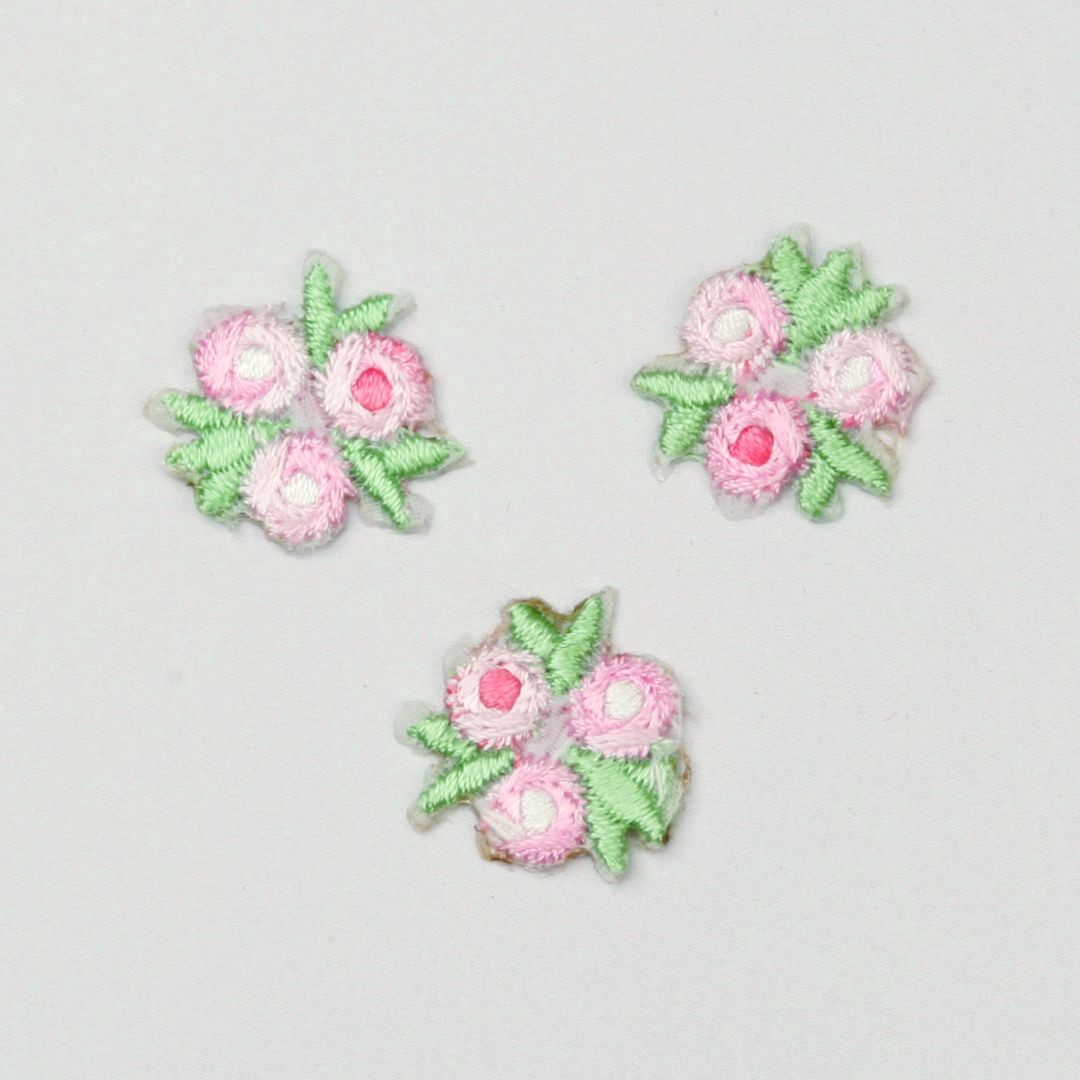 Strykemerke - 3 rosa blomster - 1,8x1,8cm