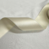 Kremhvit fv.23 – 50mm – Satinbånd