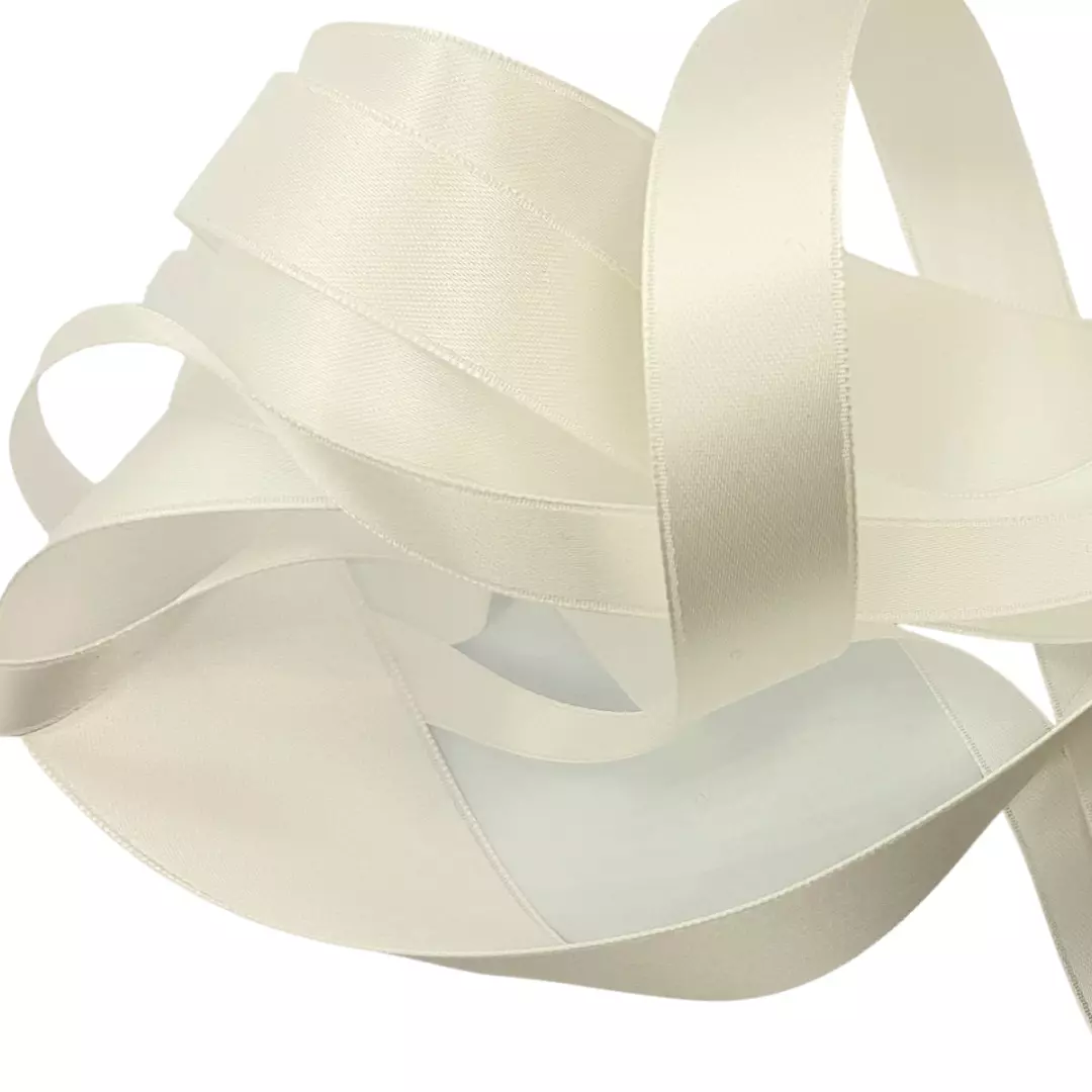 Kremhvit fv.23 – 3mm – Satengbånd