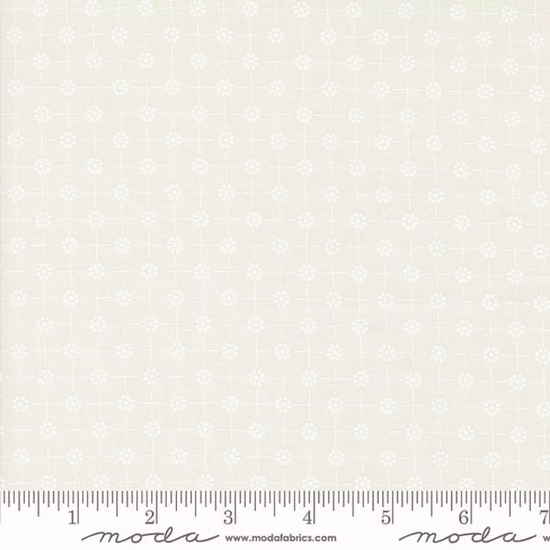 Porcelain White Pixie Dots 31 – Cottage Charm – Bomull