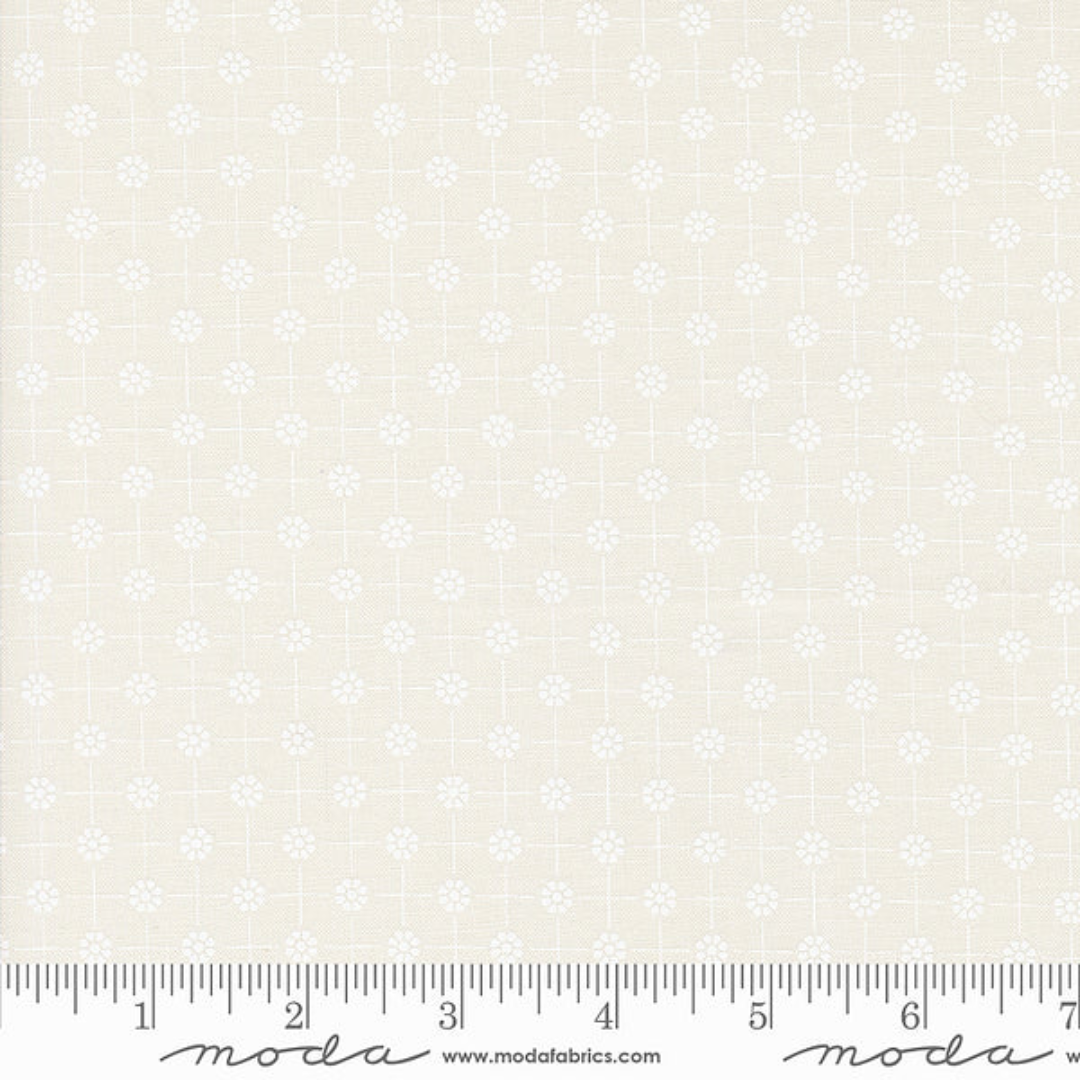 Porcelain White Pixie Dots 31 – Cottage Charm – Bomull