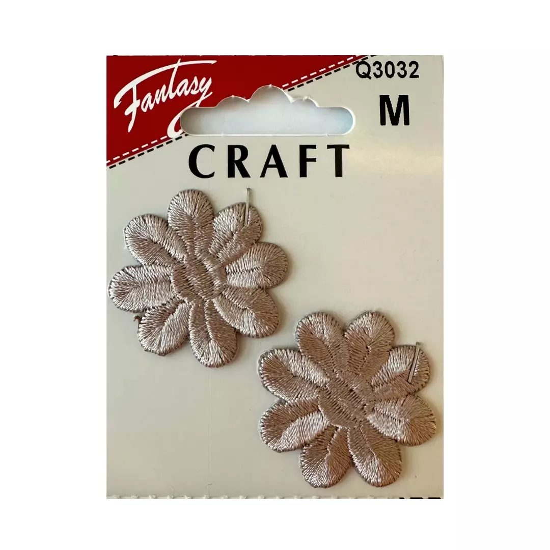 2 beige blomster - 3x3cm - Strykemerke