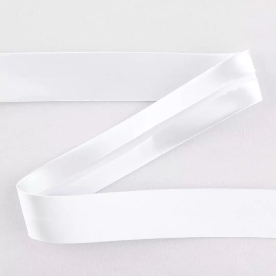 Hvit col.009 – 18mm – Satin – Skråbånd