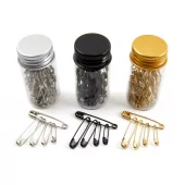 Sikkerhetsnåler i glasskrukke