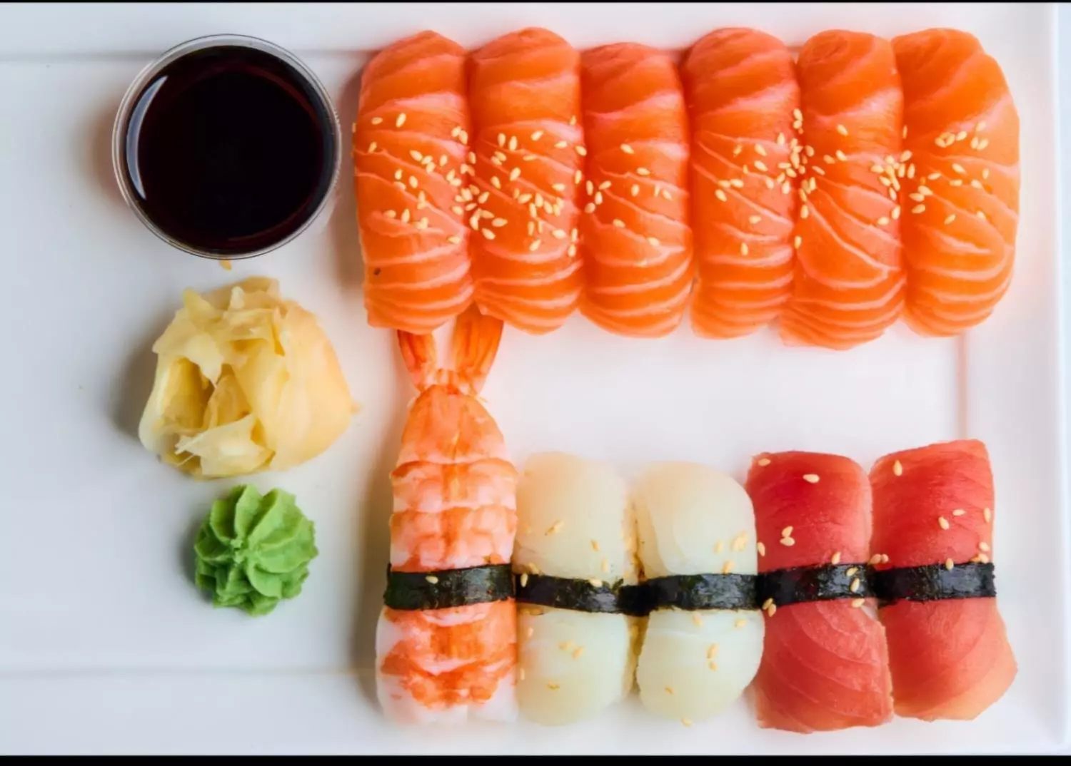 Nr.28 Nigiri 8 biter: 4 laks, 2 scampi, 1 tunfisk, 1 kveite