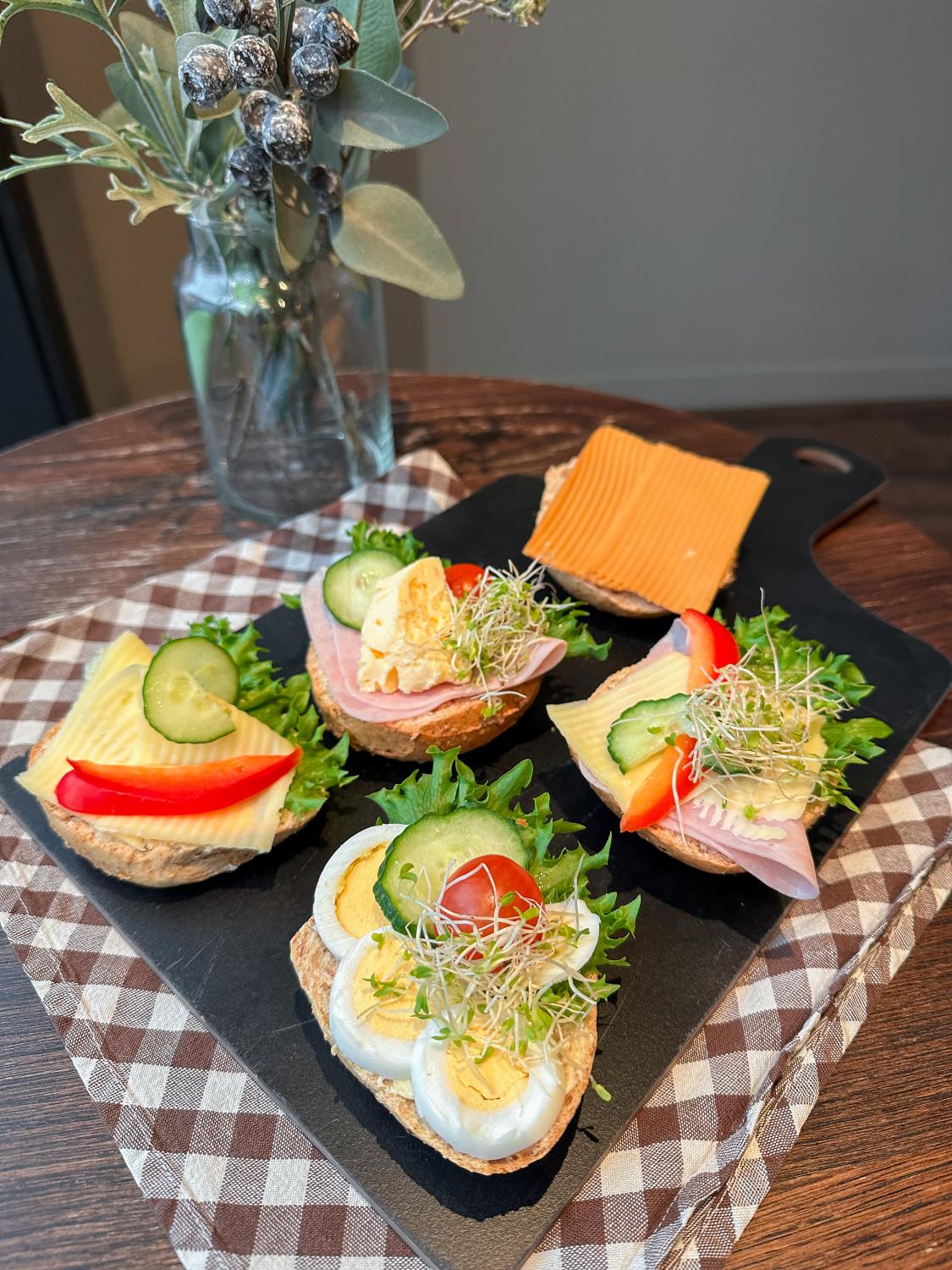 Smurt halvt rundstykke