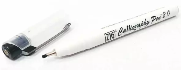 ZIG Kalligrafipenn 2mm sort