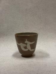 Takashi kopp , 1 keramikk grå med hvit skrift