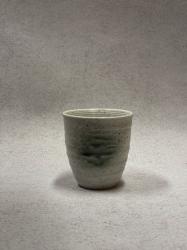 "Akari" kopp hvit grønne prikker