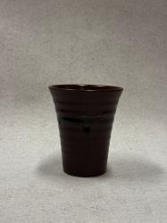 "Mintao", 1 keramikk-kopp mørkebrun kopp med mørk grønt mønster