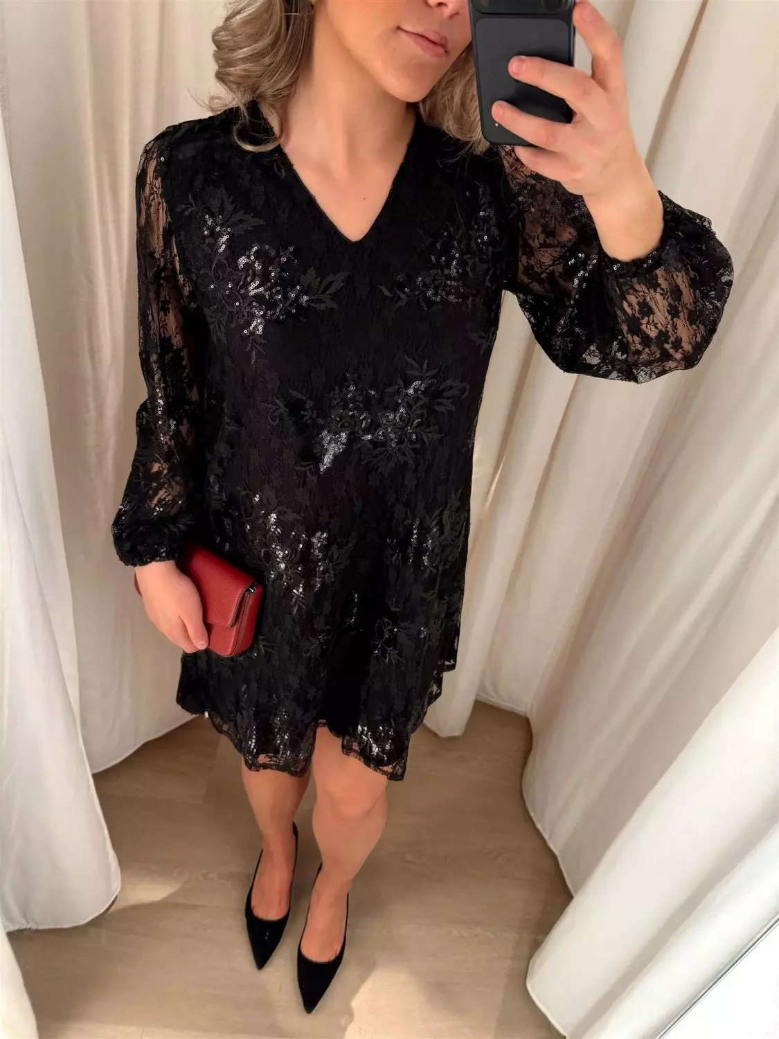 RAH OSLO - Lace Sequin Dress V-Neck