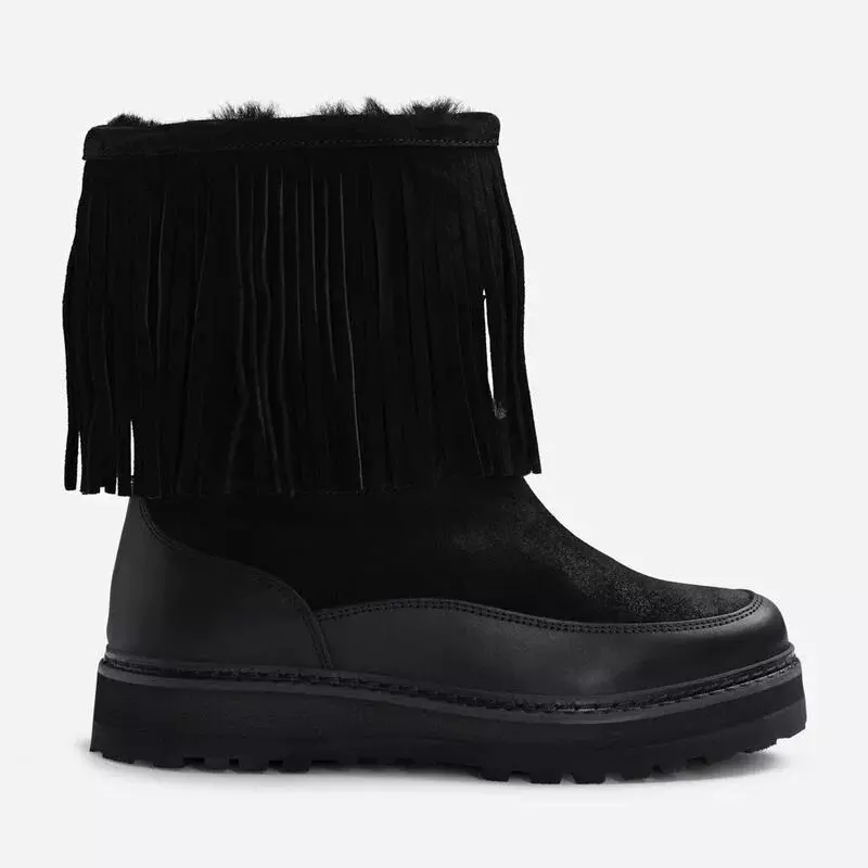 Tag boot fringes