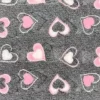 Vetbed Hundeteppe 100x150 cm – Gråmelert med rosa og hvite hjerter og antiskli