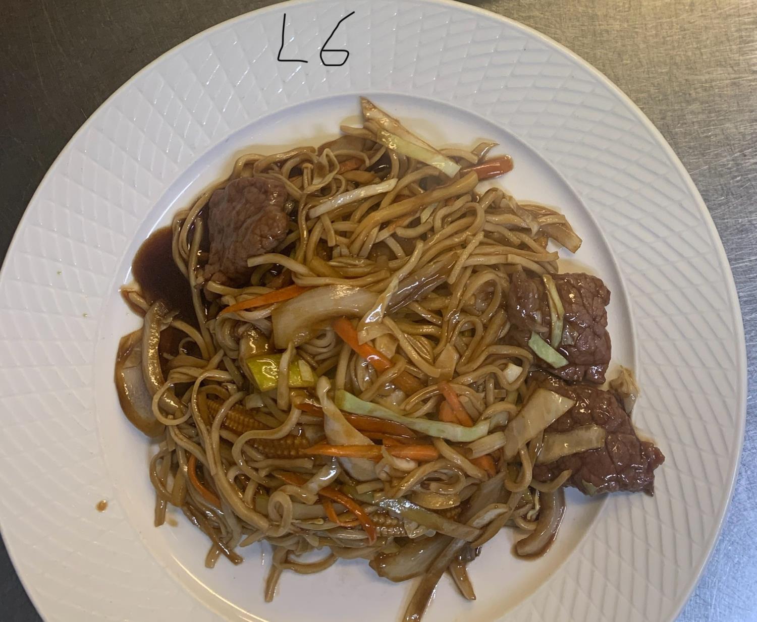 L6. Stekt nudler m/ biff