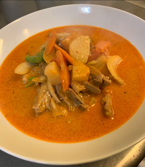 T10. Lammefilet i rødkarrisaus