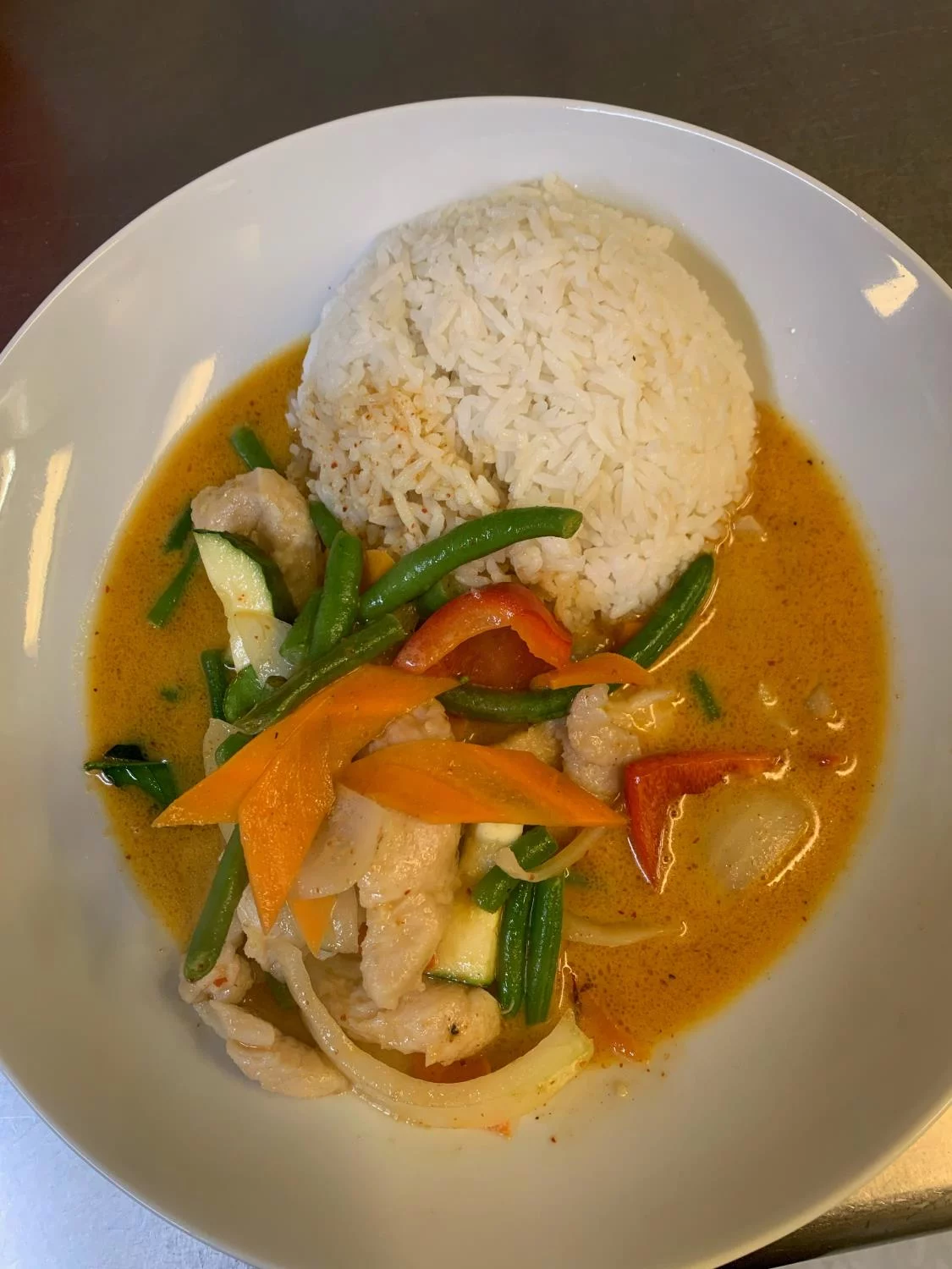 L10. Thai kylling i rødkarrisaus