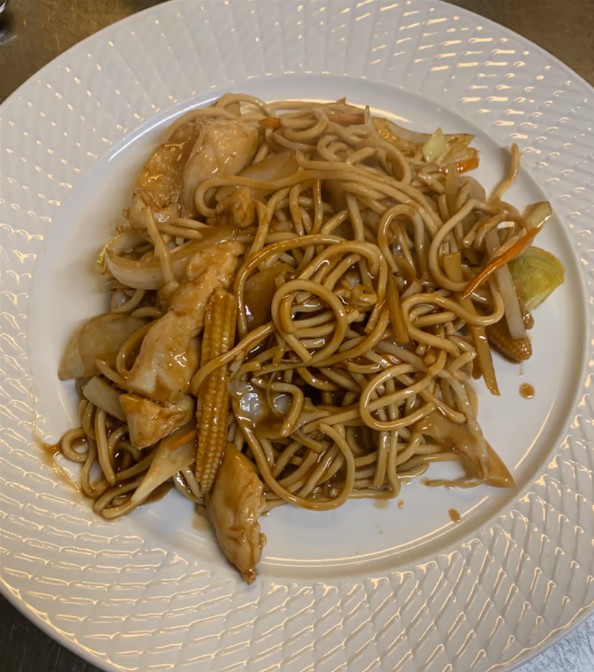 C. Stekt nudler m/kylling