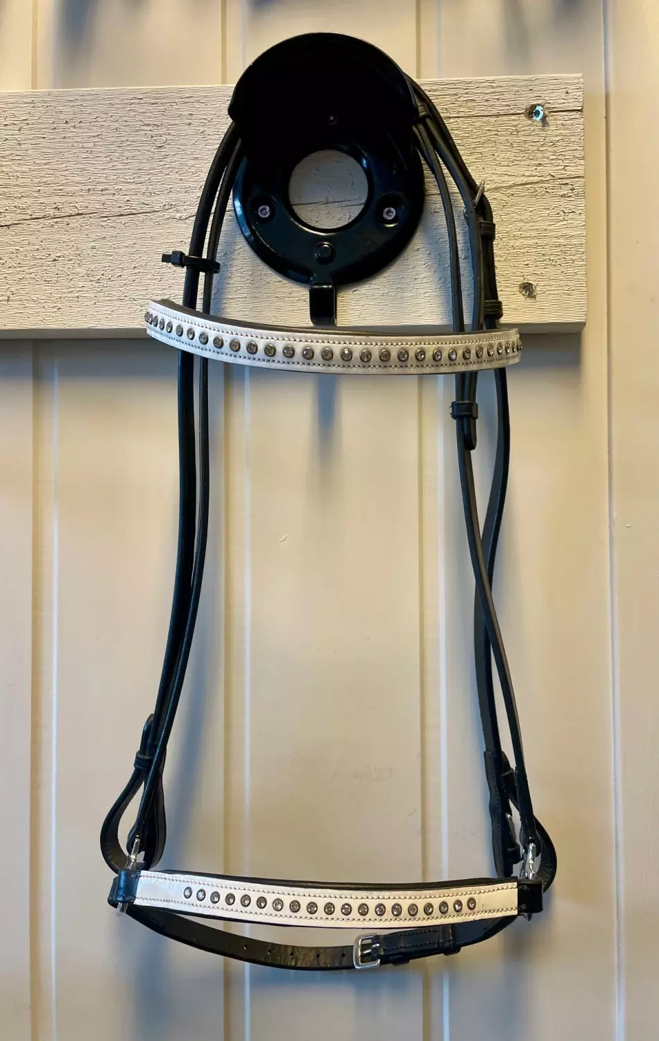 Hestagallery Sýn hodelag - hvit lakk og krystaller