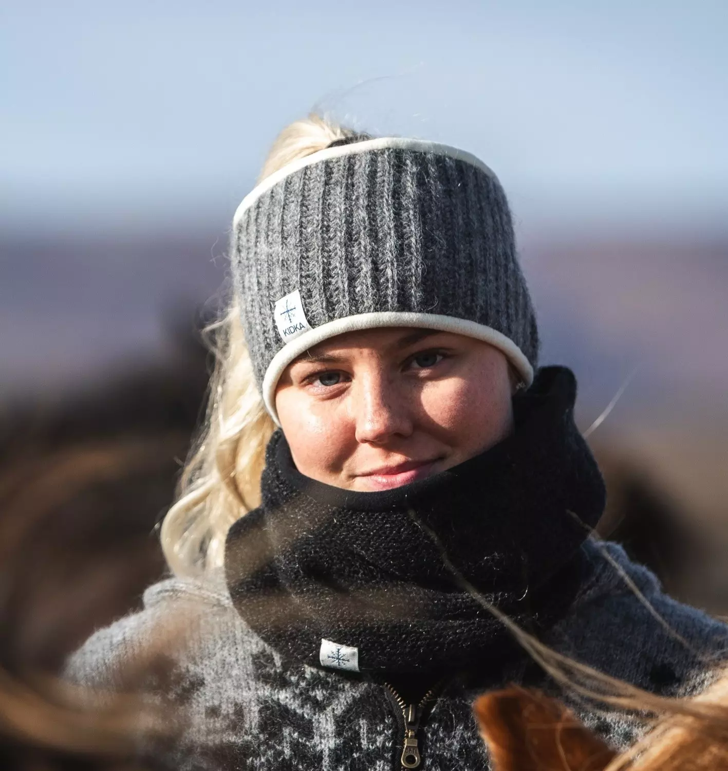 Kidka Mjúkur Pannebånd - Mørk grå