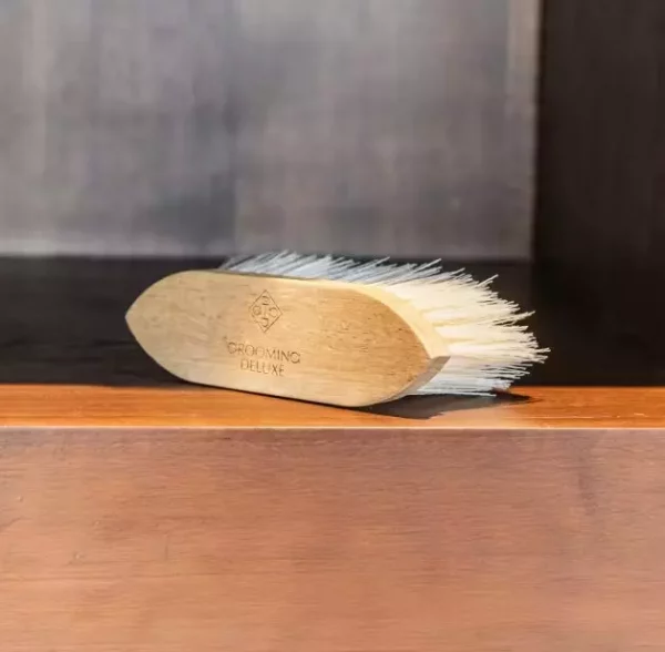 Grooming Deluxe Wooden Classic Brush Medium Hard - Natur