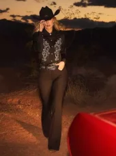 Wrangler - Lainey Wilson Black Flare