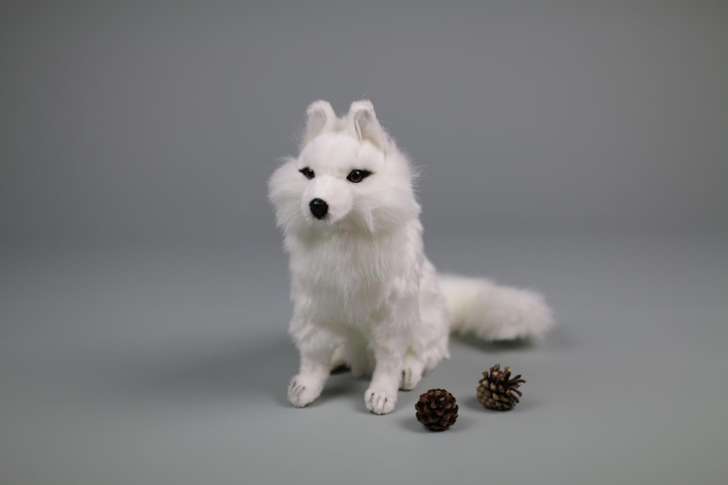 6823 Snow Fox Sitting 28 cm.H