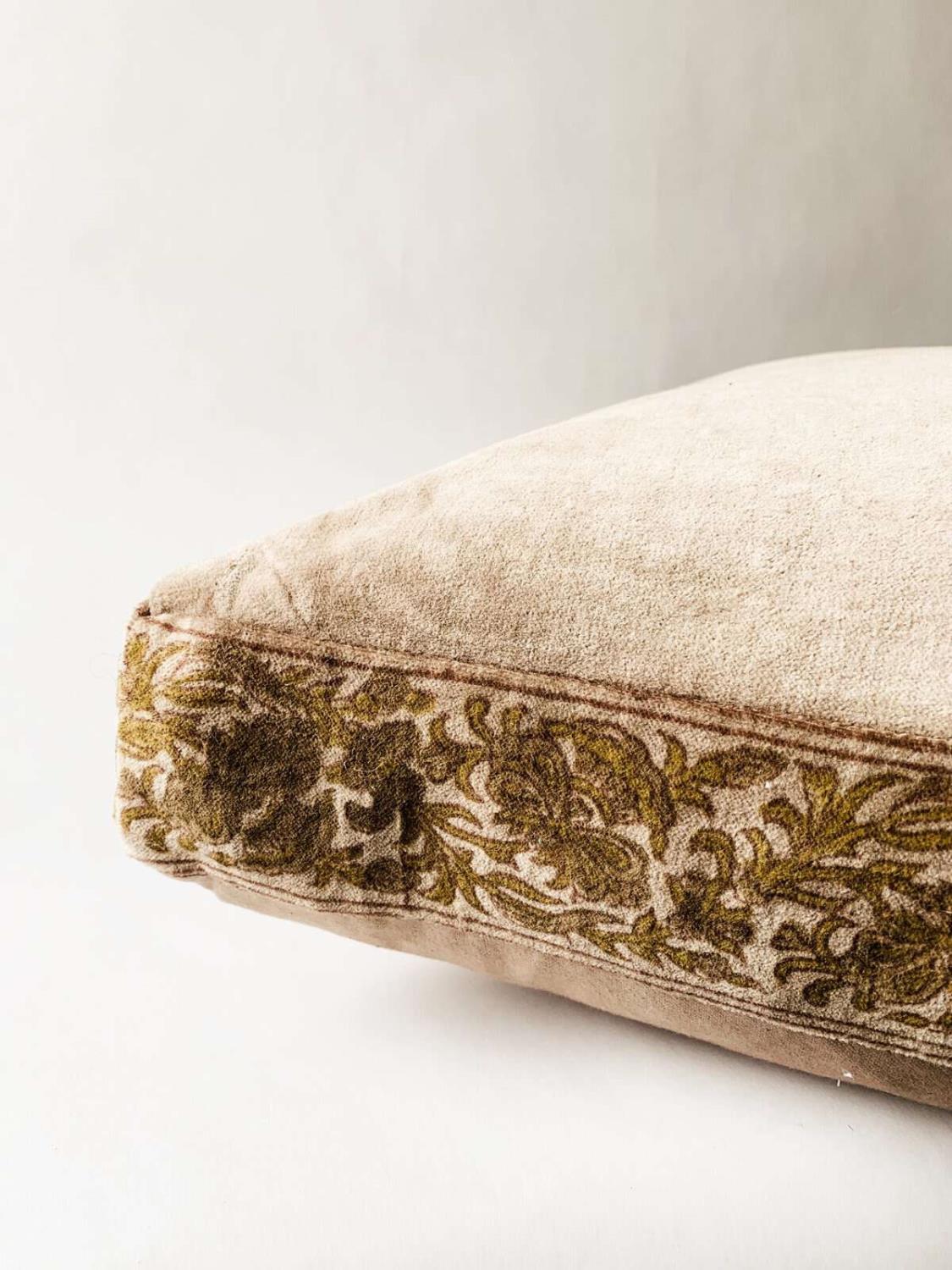 Velur putetrekk m bord 50×50 cm mud