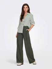 gallery-24779-for-15329311-white/sea spray