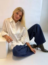 Continue Klara embrodery blouse, hvit