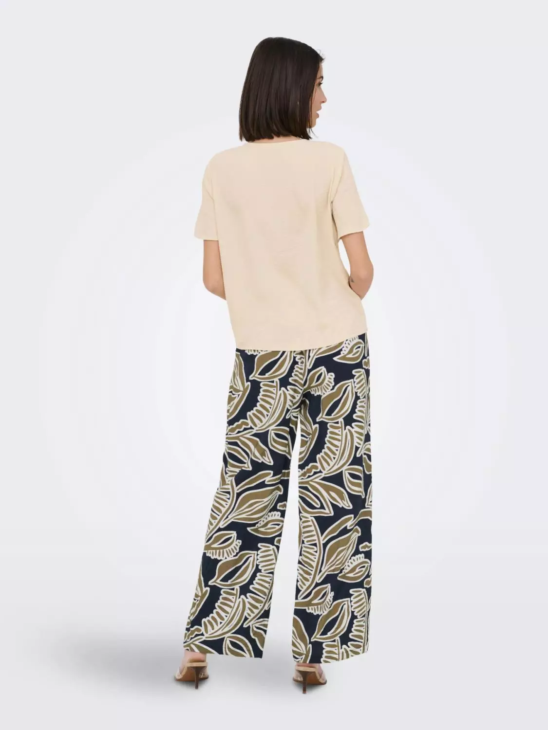 gallery-26999-for-15373196-beige