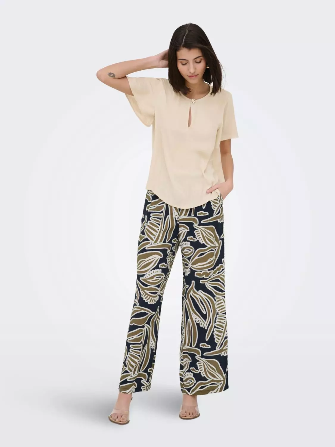 gallery-27000-for-15373196-beige