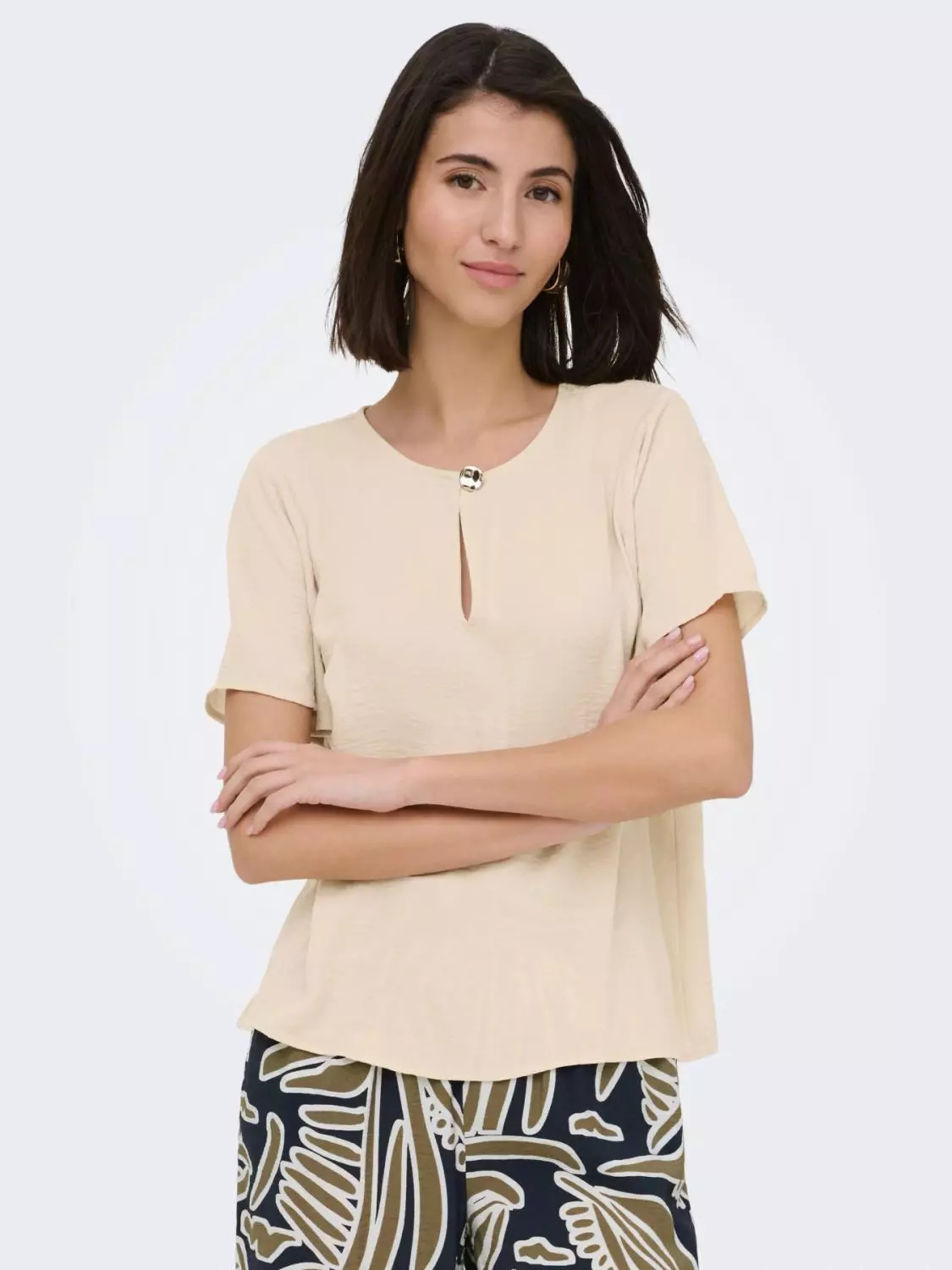 gallery-27001-for-15373196-beige