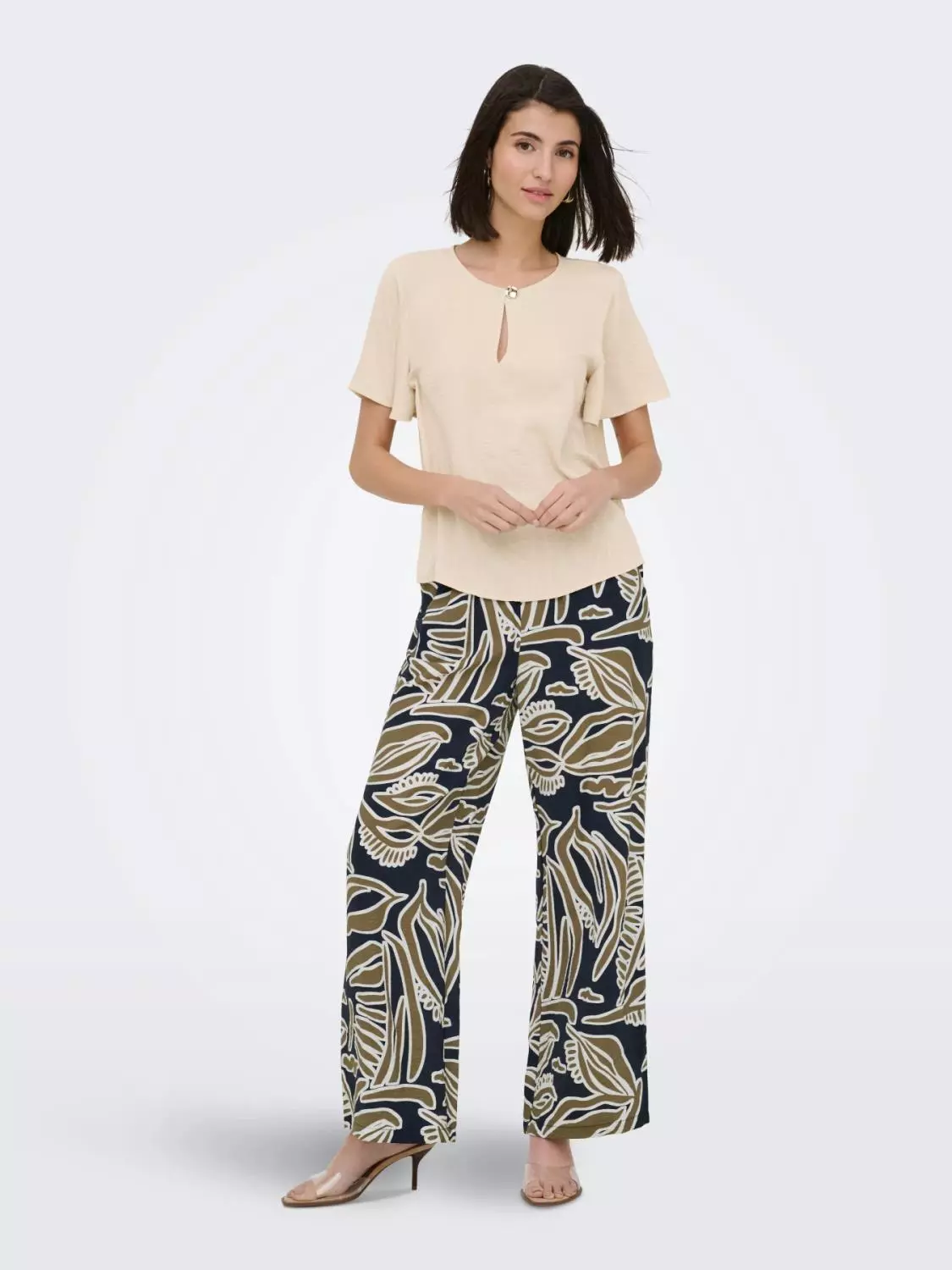gallery-27003-for-15373196-beige