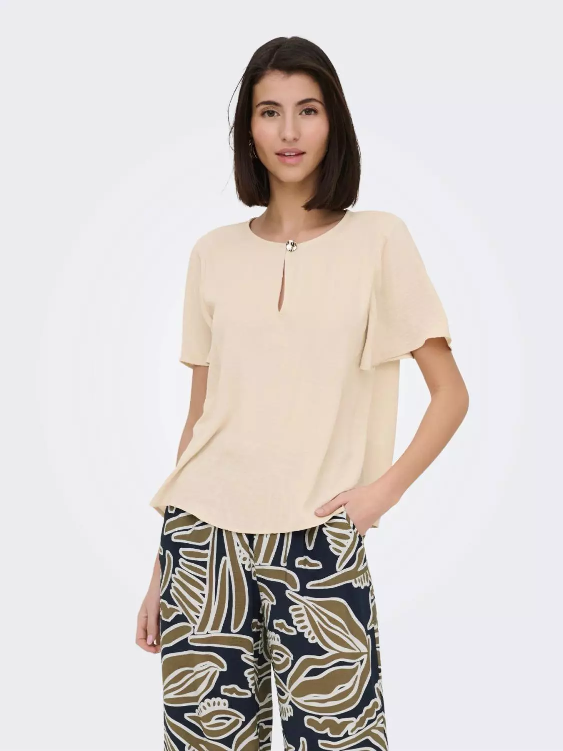 gallery-27004-for-15373196-beige