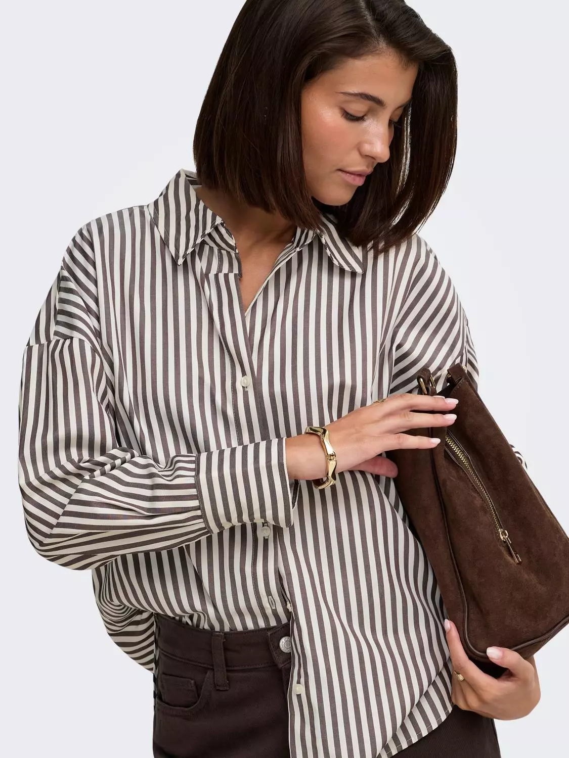 gallery-27725-for-15338857-cloud dancer/coffee bean