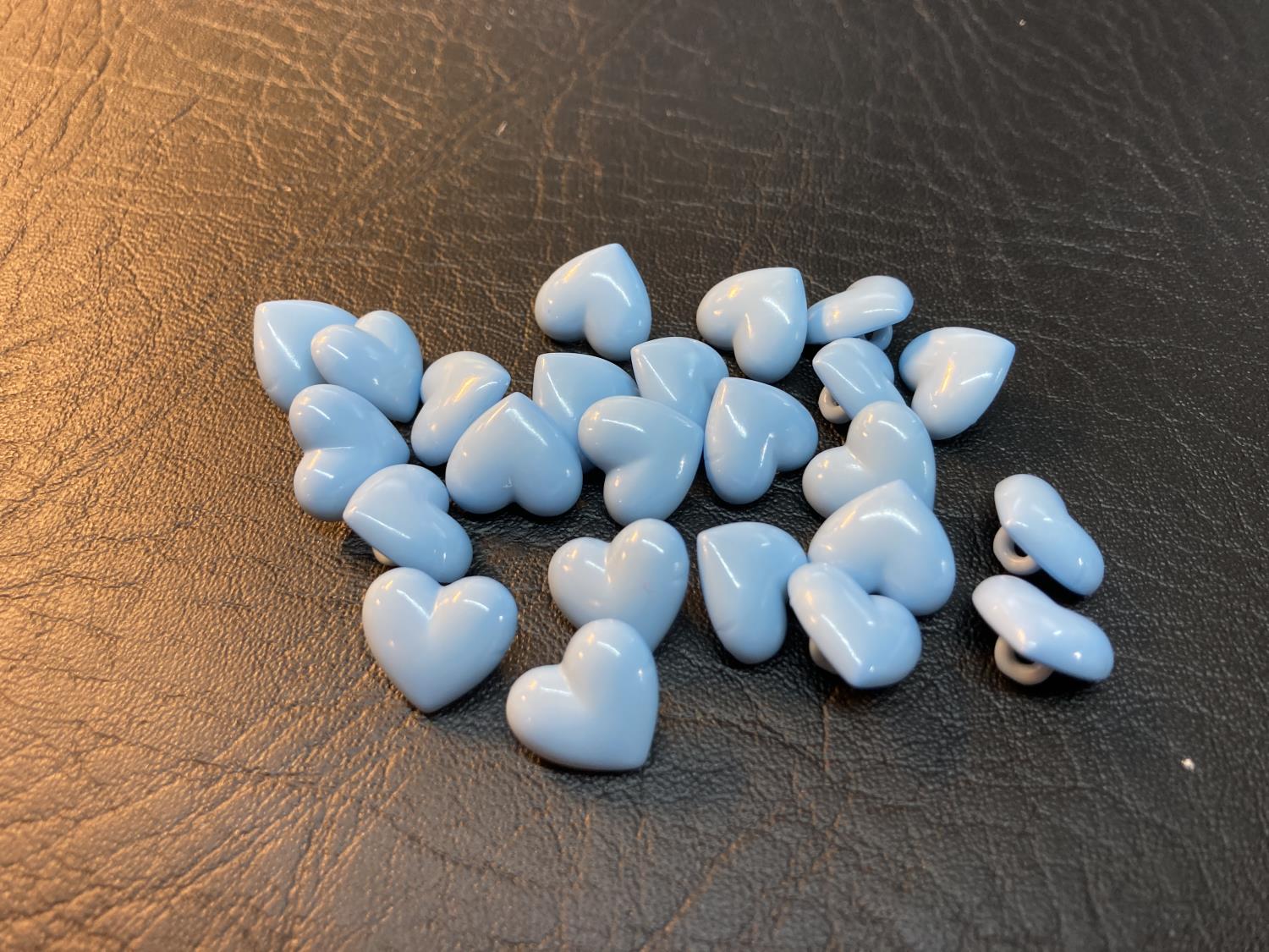 Knapp plast  – Hjerte lyseblått  – 14 mm