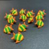 Knapp Plast – 18 mm Fisk orange/grønn/gul
