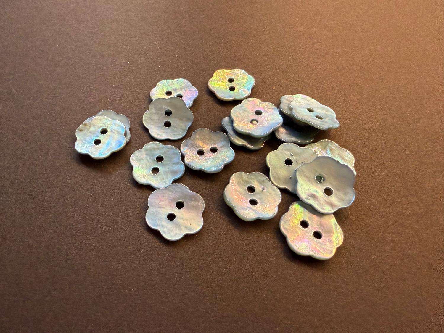 Knapper - Perlemor blå blomst 17 mm