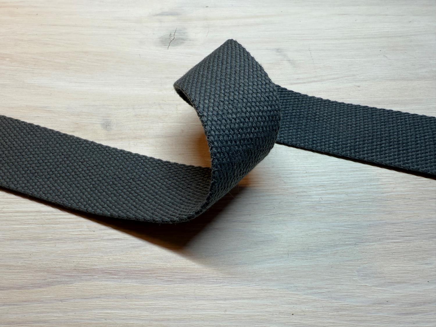 Kraftig bomullswebbing - Mørk grå 30 mm